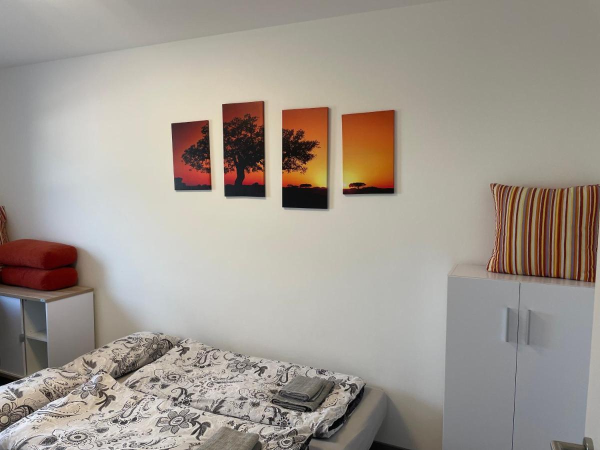 Messe- Und Ferienwohnung Feucht Buitenkant foto