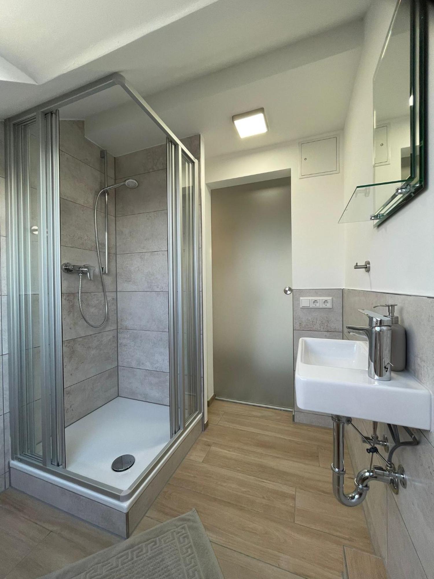 Messe- Und Ferienwohnung Feucht Buitenkant foto